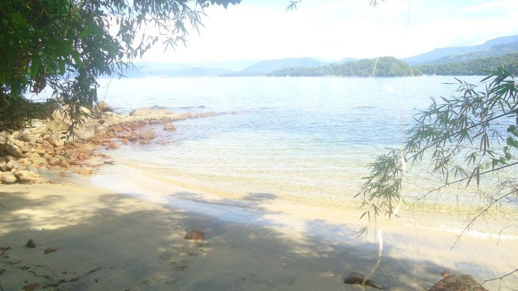 Como várias praias do lado do continente, Freguesia de Fora segue a regra à risca...