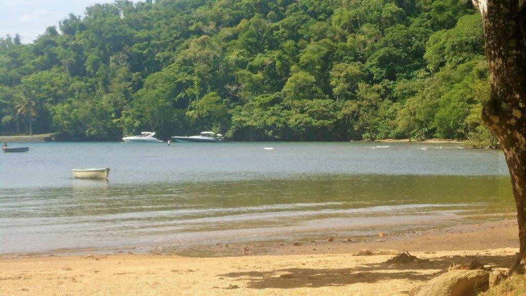 Ou dar um mergulho nas tranquilas e transparentes águas