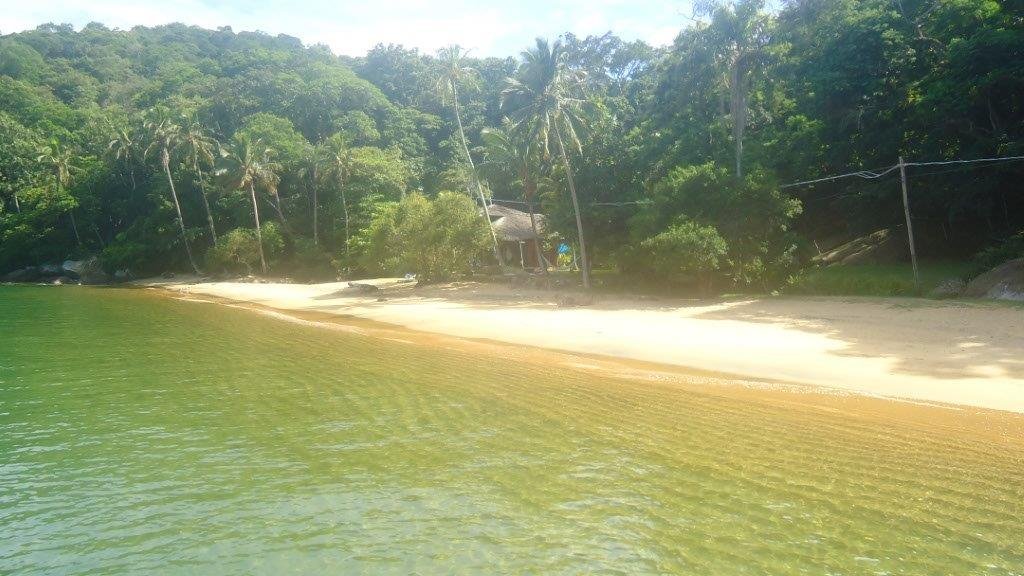 Mais uma praia "particular" de uma casa só: Bananal Pequeno
