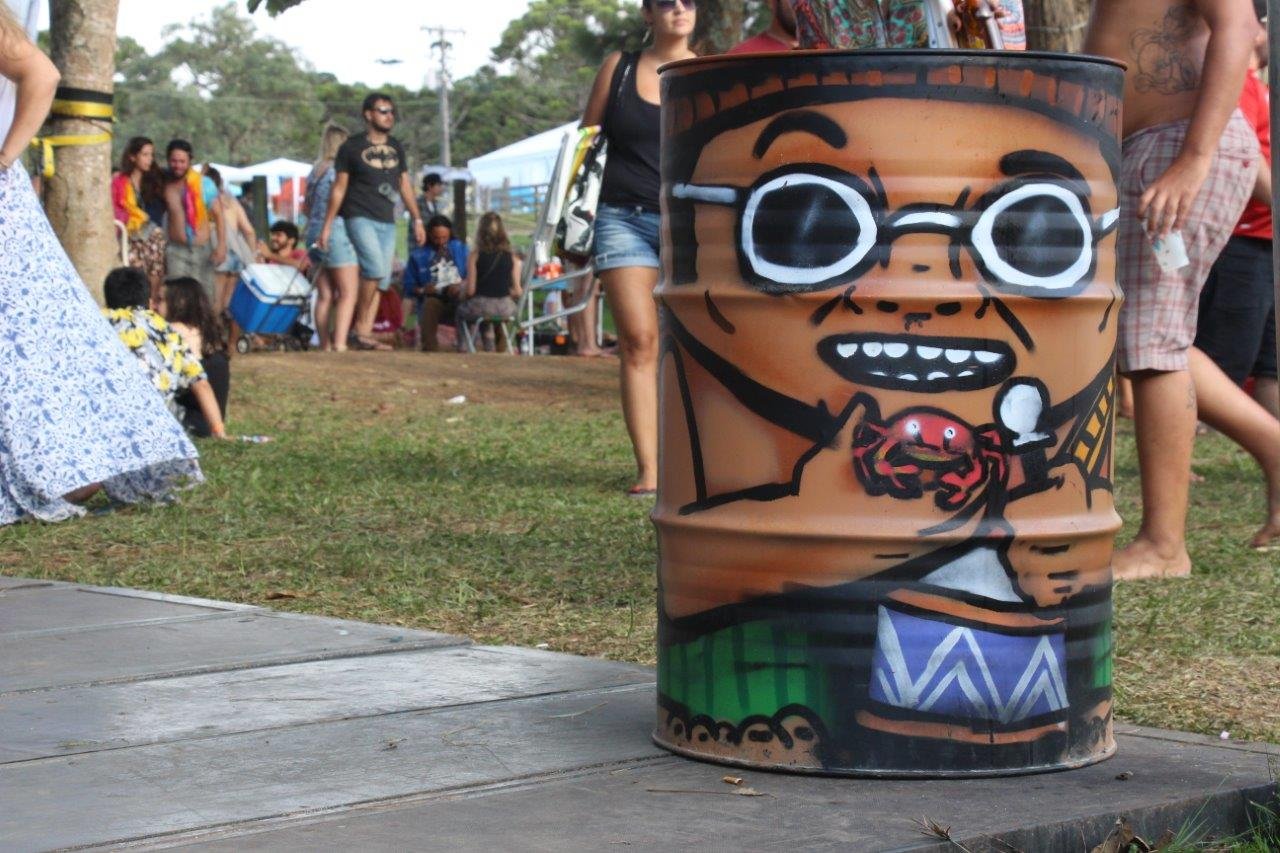 E até nos latões de lixo